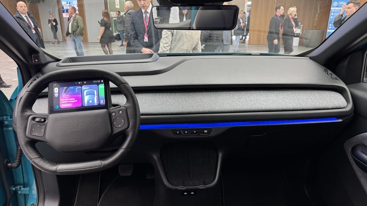 Интерьер электромобиля «Атом»