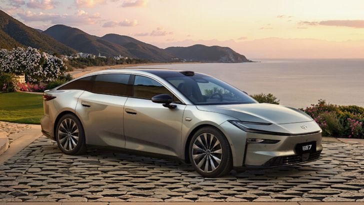 Toyota показала совершенно новый седан, который еще никто не видел