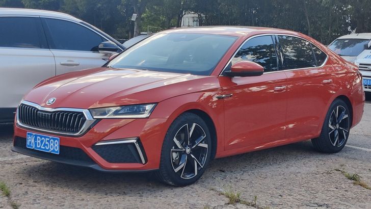 Легендарная и любимая многими Skoda вернулась на российский рынок. Она стоит дешевле «китайцев» Легендарная и любимая многими Skoda вернулась на российский рынок. Она стоит дешевле «китайцев»