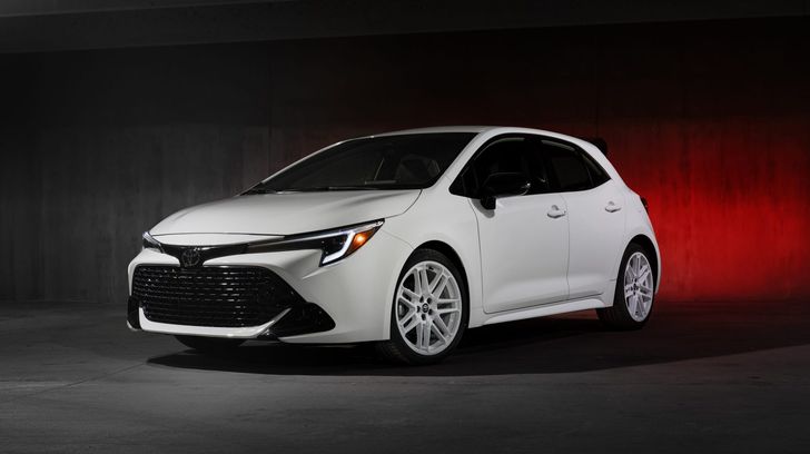 Представлена обновленная Toyota Corolla. Как она изменилась Представлена обновленная Toyota Corolla. Как она изменилась
