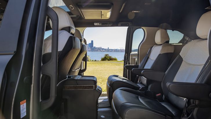 Второй ряд сидений Toyota Sienna Второй ряд сидений Toyota Sienna
