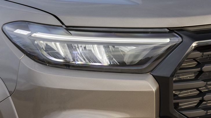 LED-фара LADA Niva Travel LED-фара LADA Niva Travel