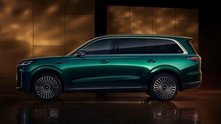 Представлен новый шестиместный кроссовер Chery за 2,3 млн рублей Представлен новый шестиместный кроссовер Chery за 2,3 млн рублей