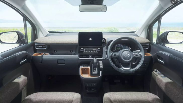 Интерьер Toyota Sienta Интерьер Toyota Sienta