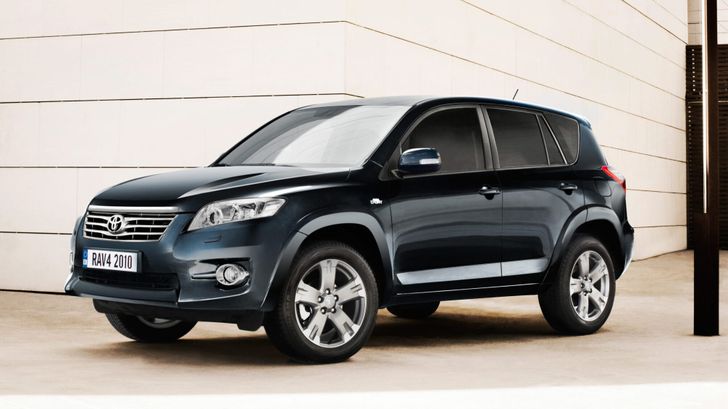 Toyota RAV4 2010 года